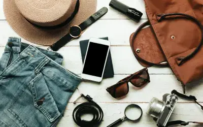 Accessoires de mode, sac de voyage et appareil photo prêts pour l'estimation de prix et la revente certifiée.